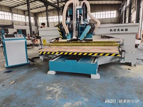 數控往復鋸 數控裁板鋸采用數控技術,提高生產效率和產品質量