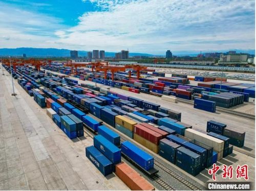 中歐班列長(zhǎng)安號(hào)開(kāi)行十周年 西安 鋼鐵駝隊(duì) 織就商貿(mào)新絲路