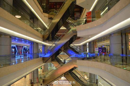 武漢商貿集團昨日正式揭牌 武商中百整合重組走向全國